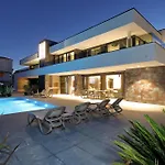 Sika Villa Vir