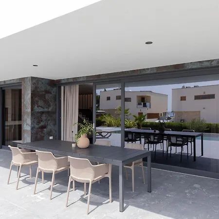 Sika Villa Vir